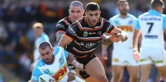 Titans re-sign Hipgrave