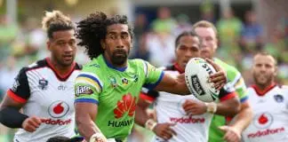 Soliola signs on