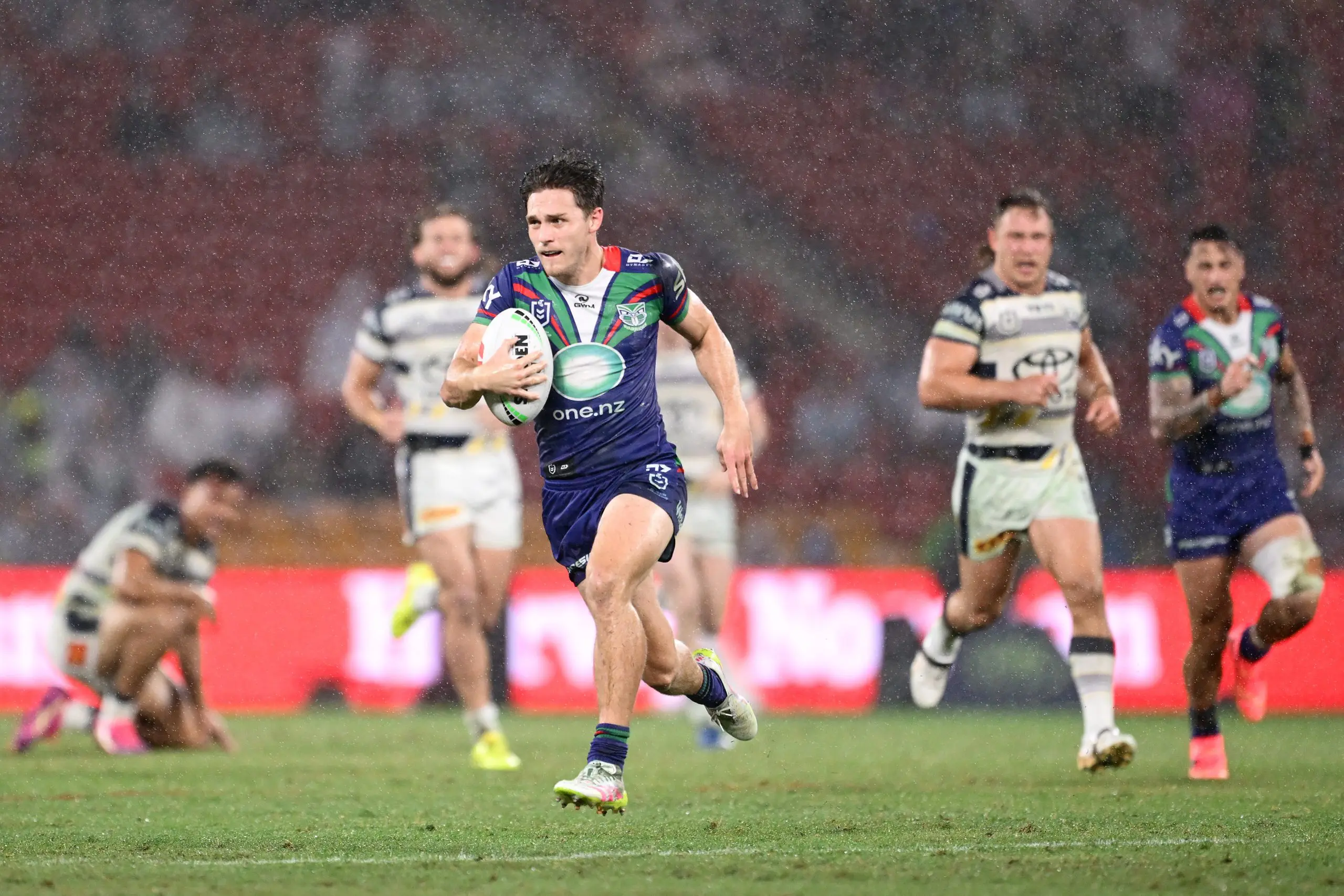 BRISBANE, AUSTRALIA - MAY 03: Luke Metcalf of the Warriors makes a break during the round nine NRL match between the New Zealand Warriors and North Queensland Cowboys at Suncorp Stadium on May 03, 2025, in Brisbane, Australia. (Photo by Hannah Peters/Getty Images)