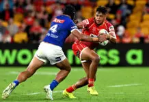 BRISBANE, AUSTRALIA - MAY 07: Selwyn Cobbo of the Dolphins takes on the defence of Stephen Crichton of the Bulldogs during the round 10 NRL match between Dolphins and Canterbury Bulldogs at Suncorp Stadium, on May 07, 2026, in Brisbane, Australia. (Photo by Bradley Kanaris/Getty Images)