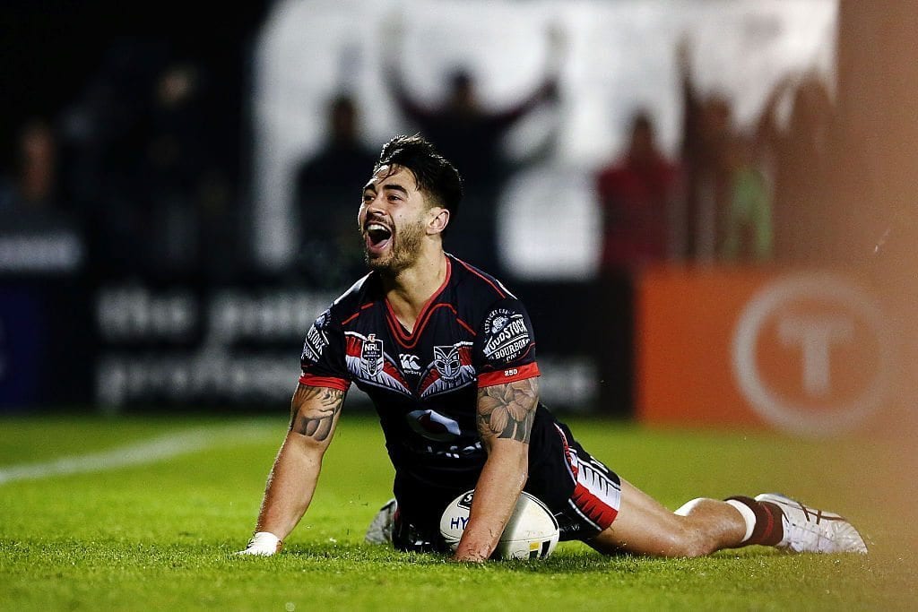 AUCKLAND, NEW ZEALAND - JULY 02: Shaun Johnson of the Warriors scores a try during the round 17 NRL match between the New Zealand Warriors and the Gold Coast Titans at Mt Smart Stadium on July 2, 2016 in Auckland, New Zealand. (Photo by Anthony Au-Yeung/Getty Images)