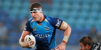 Wallace extends deal with Titans