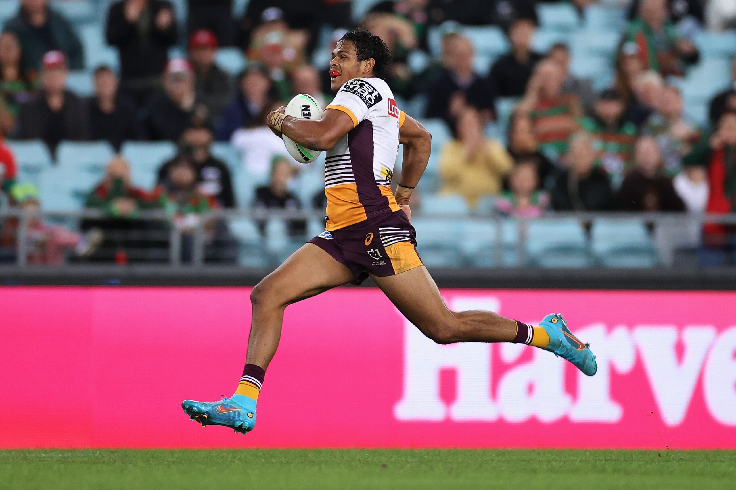 Brisbane, Australia. May 18, 2023. Selwyn Cobbo of the Broncos scores a try  during the NRL Round 12 match between the Brisbane Broncos and the Penrith  Panthers at Suncorp Stadium in Brisbane