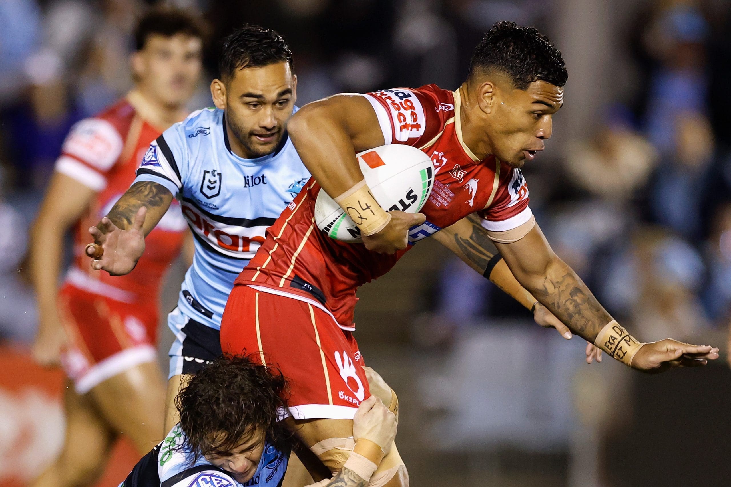 Dolphins extend Tevita Naufahu's contract through 2028 amid market interest
