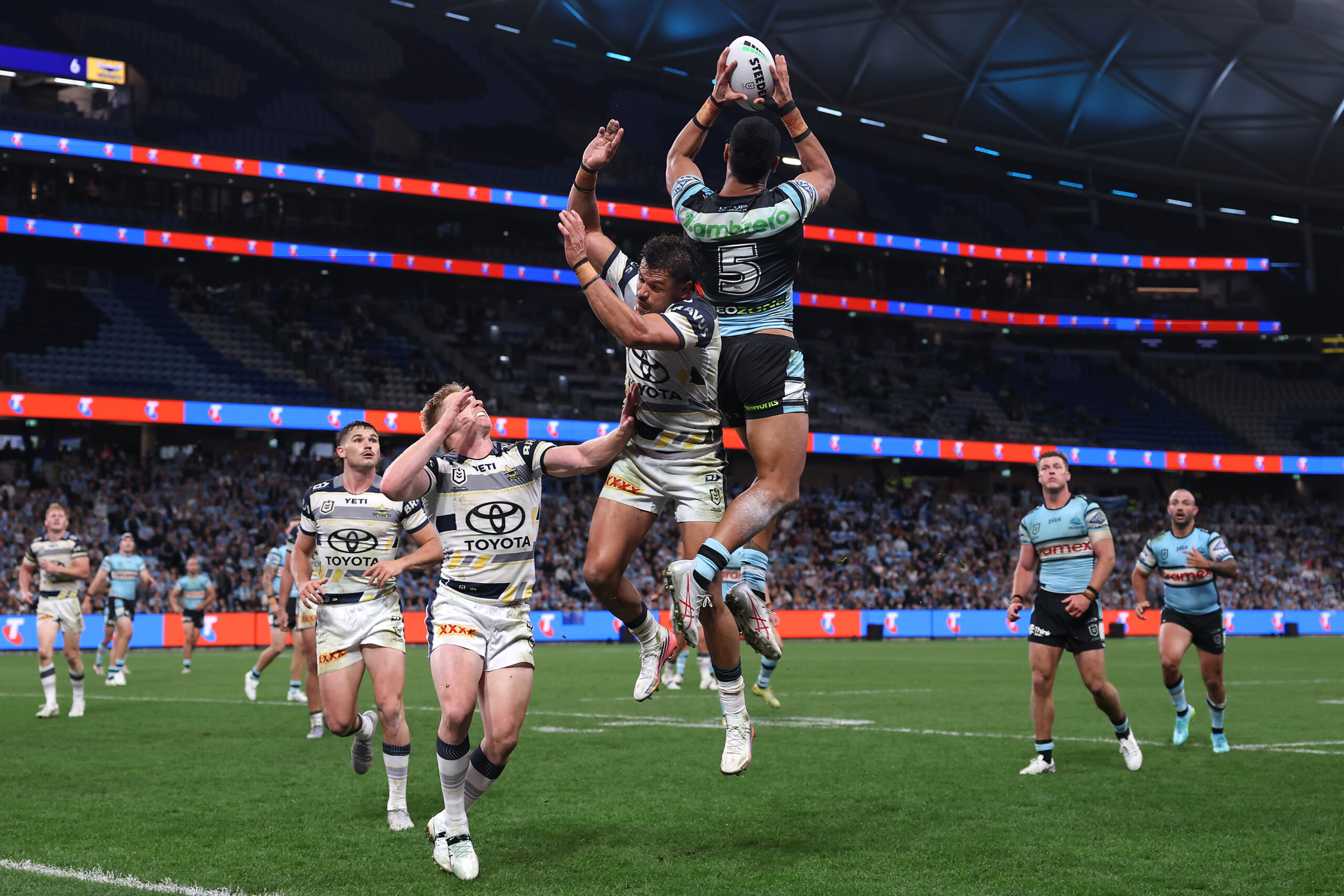 Hynes slams “embarrassing” stadium call in Sharks elimination final win
